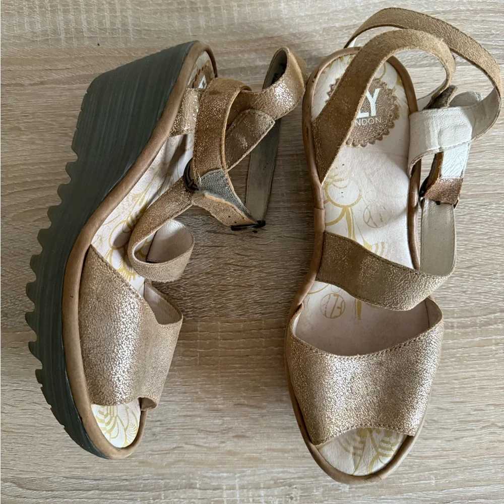 Fly London Yora gold‎ leather peep toe wedge sandals Women’s Sz 39/8-8.5